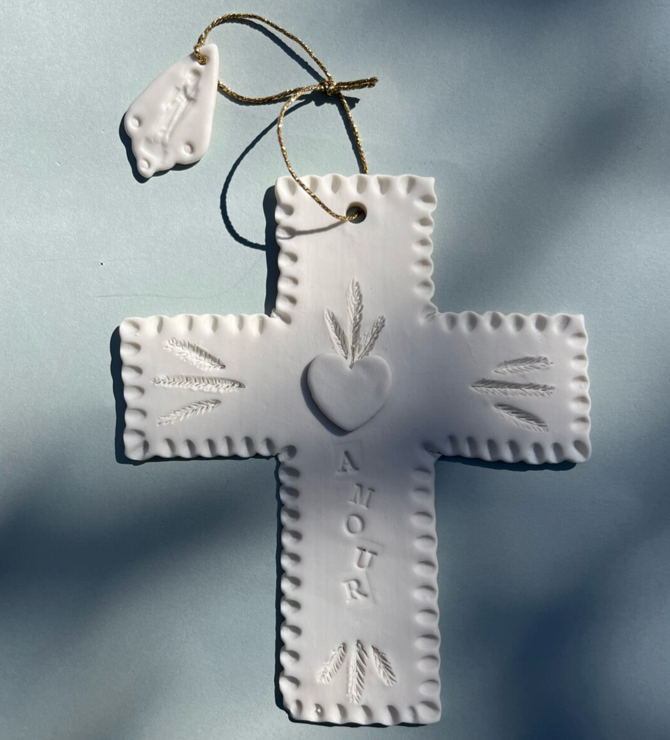 Croix en céramique "Amour"