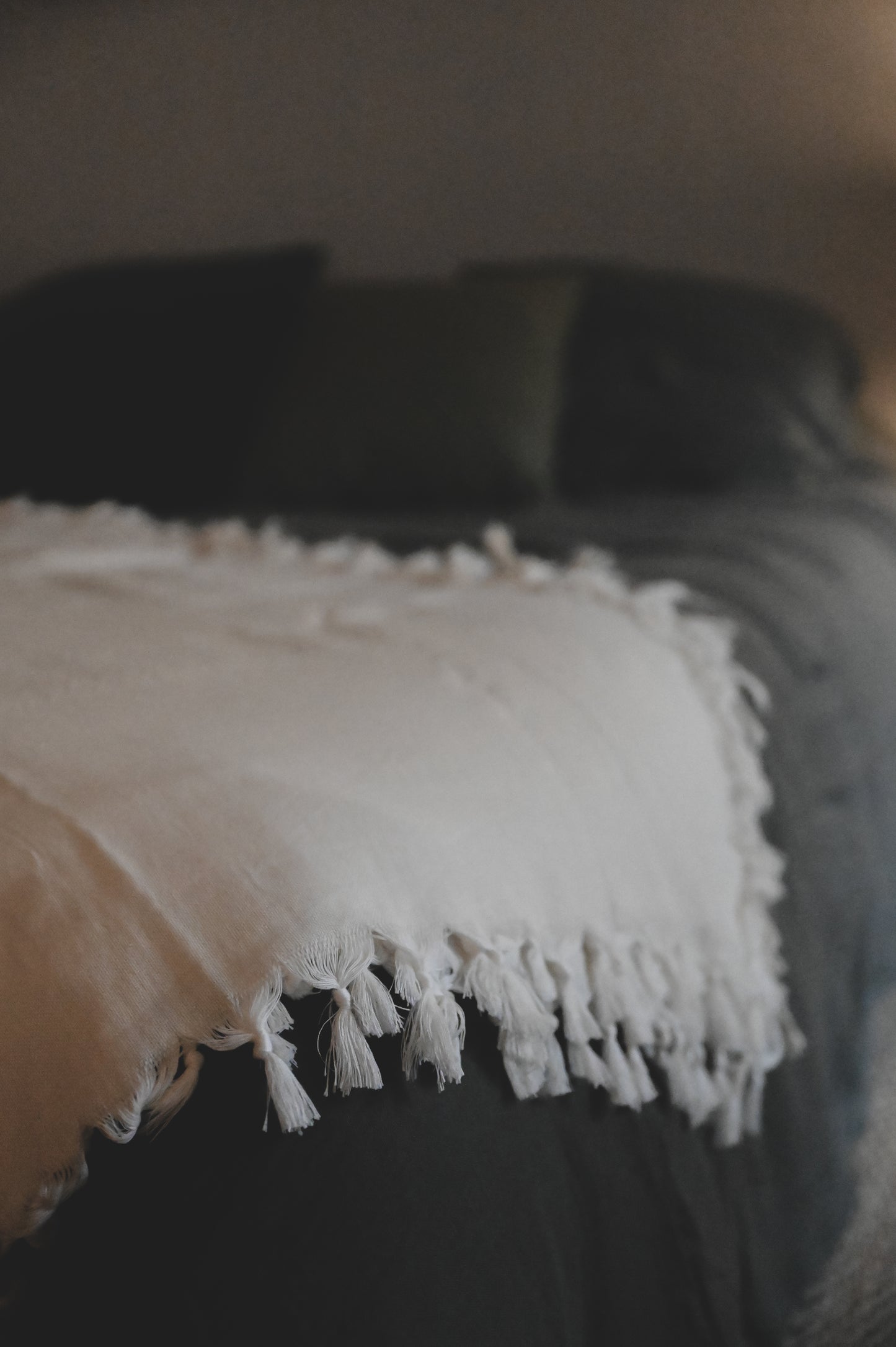 Jeté de lit blanc avec franges